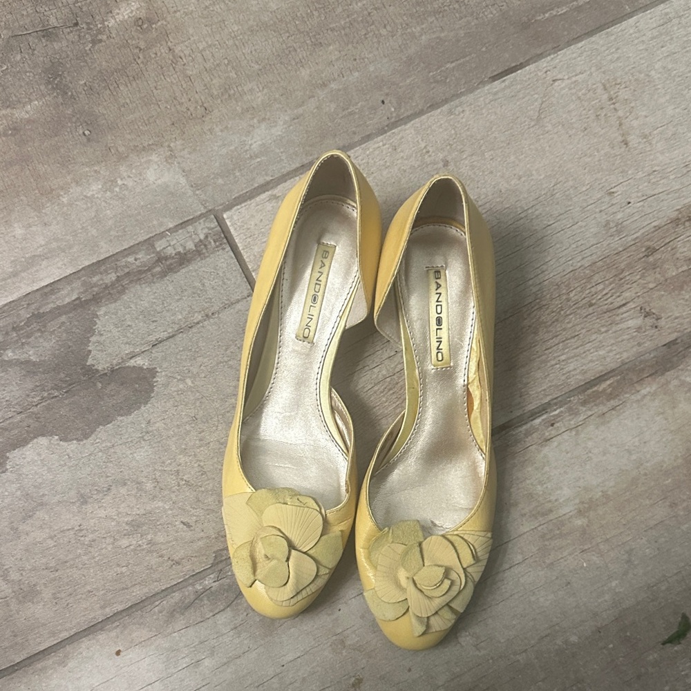 Bandolino Yellow Floral Heels